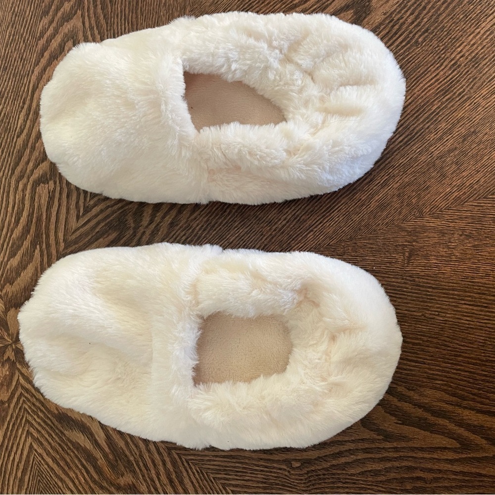 Heated Slippers  Size S (9.5"Length) Fluffy White